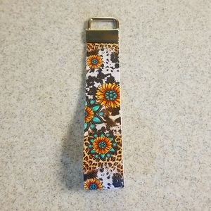 ⭐️Western flower key fob wristlet